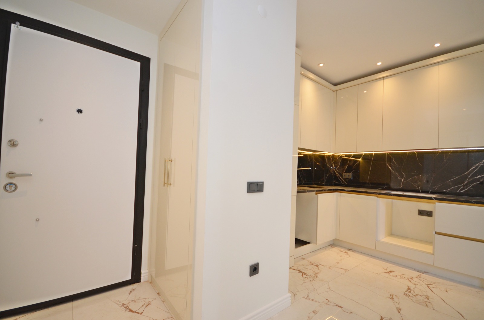 Moderne Residenz-Wohnung in Oba, Alanya mit exklusiven Annehmlichkeiten