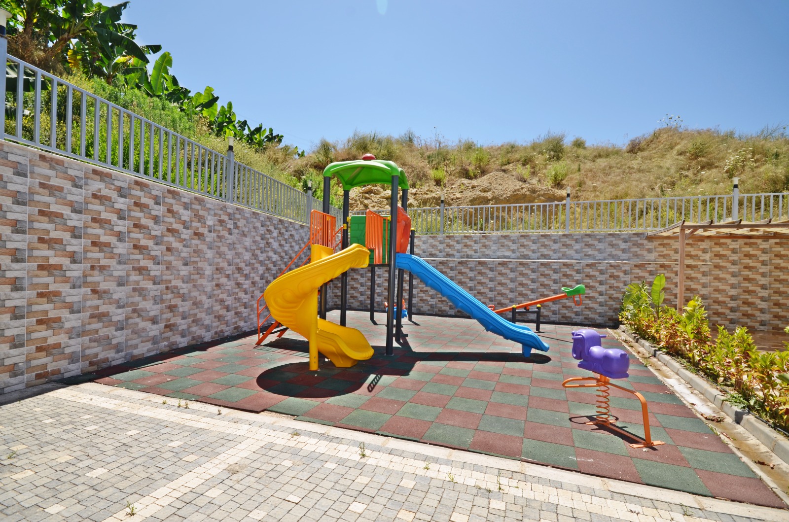 Moderne Küstenwohnung in Mahmutlar Alanya mit exklusiver Gartenanlage