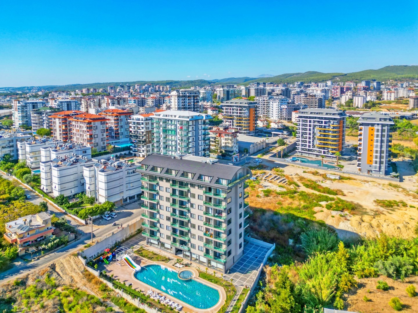 Аланиядағы кең курорттық ыңғайлылықтары бар заманауи жиһаздалған пәтер