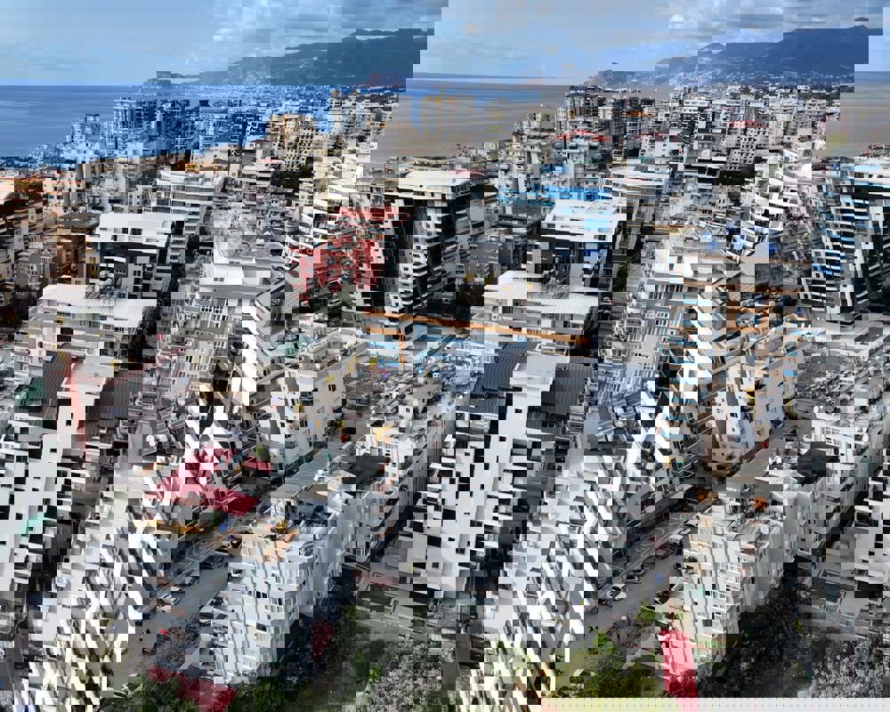 Moderni asunto myynnissä Mahmutlarissa, Alanyassa – Puutarhan ja palveluiden äärellä