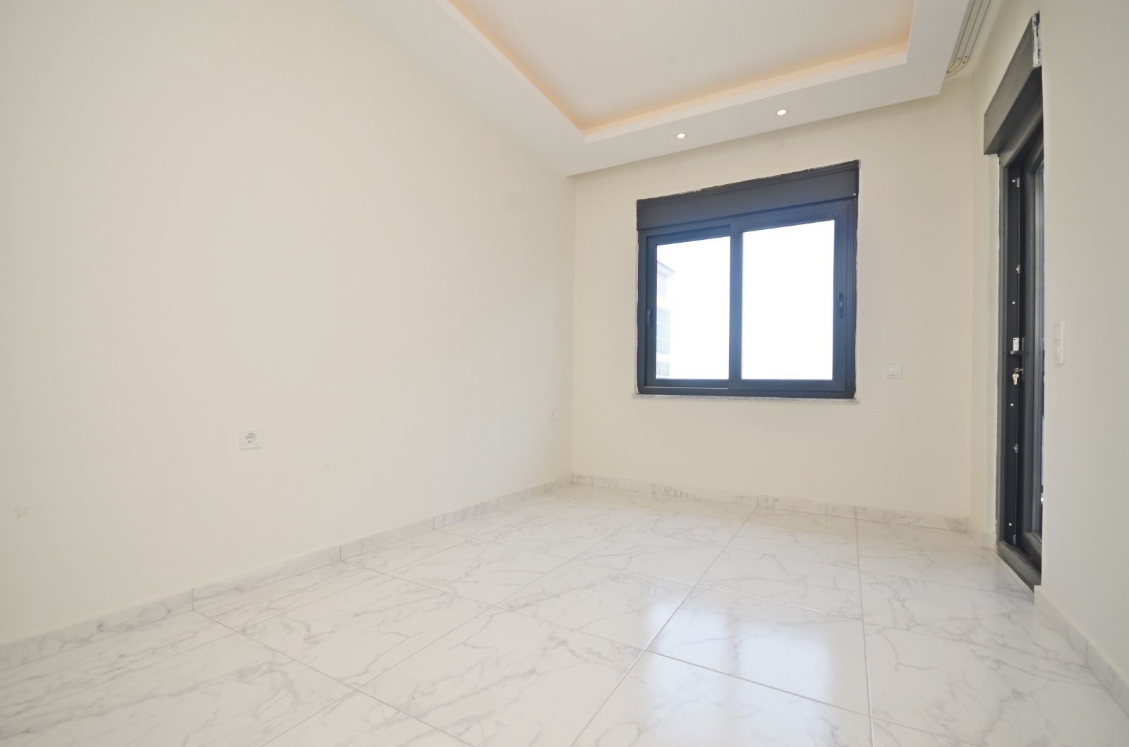 Сучасна Квартира в Паялларі, Аланія: Сімейна Резиденція з Розкішним Садом