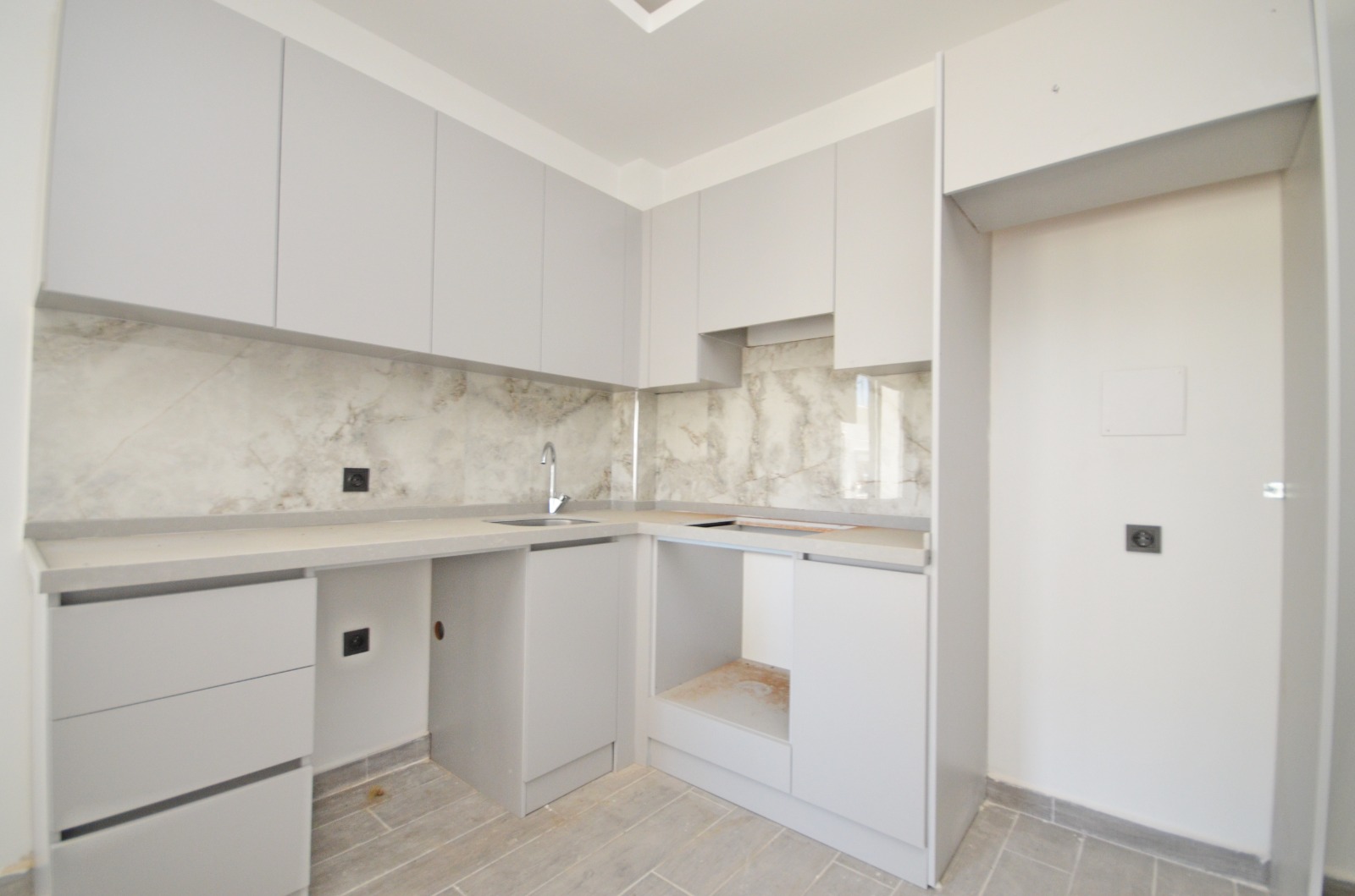 Mahmutlar Alanya'da Denize Yakın Modern 1+1 Satılık Daire