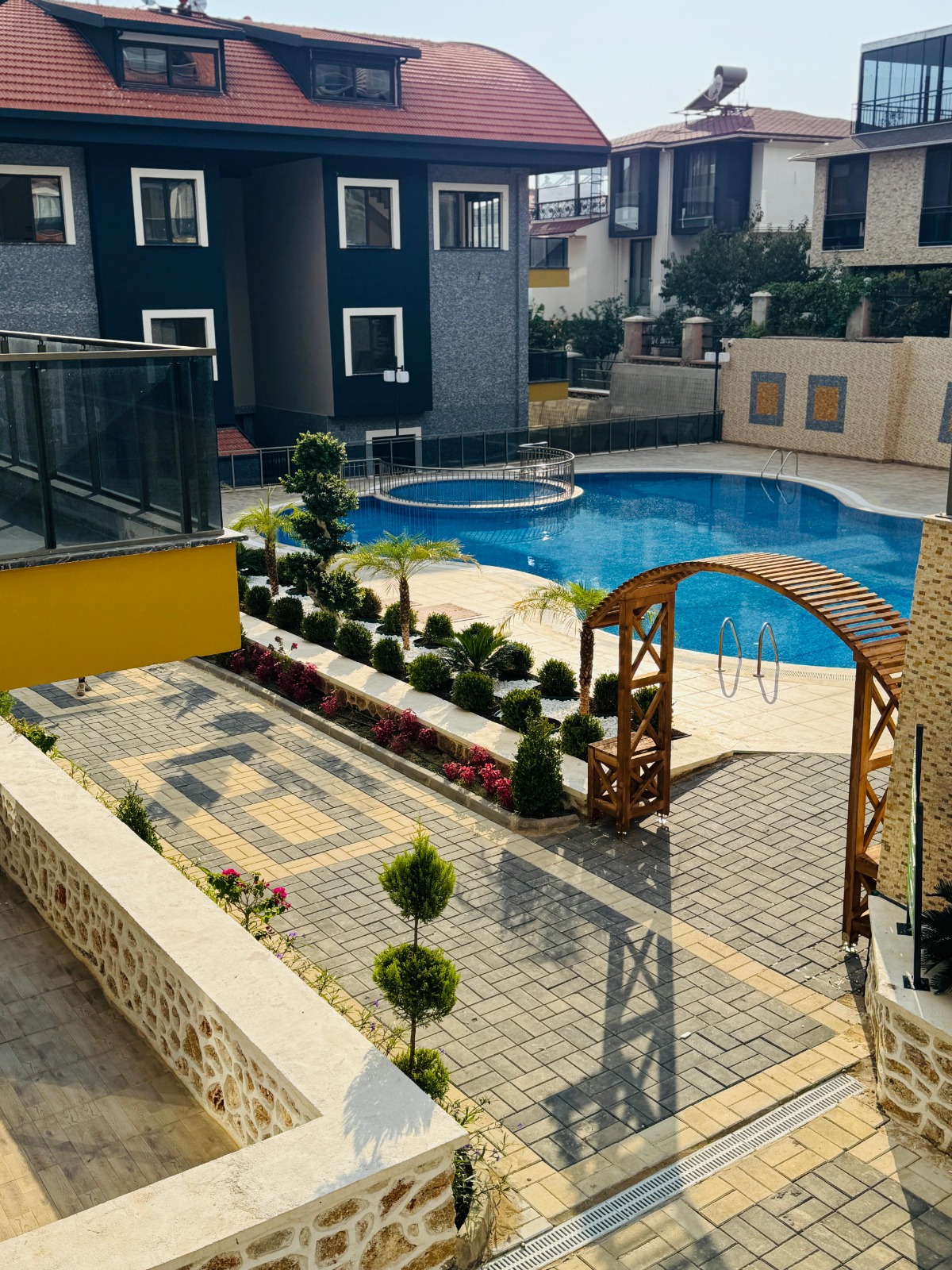 Spacious Modern Apartment for Sale in Hasbahce Alanya with Extensive Facilities