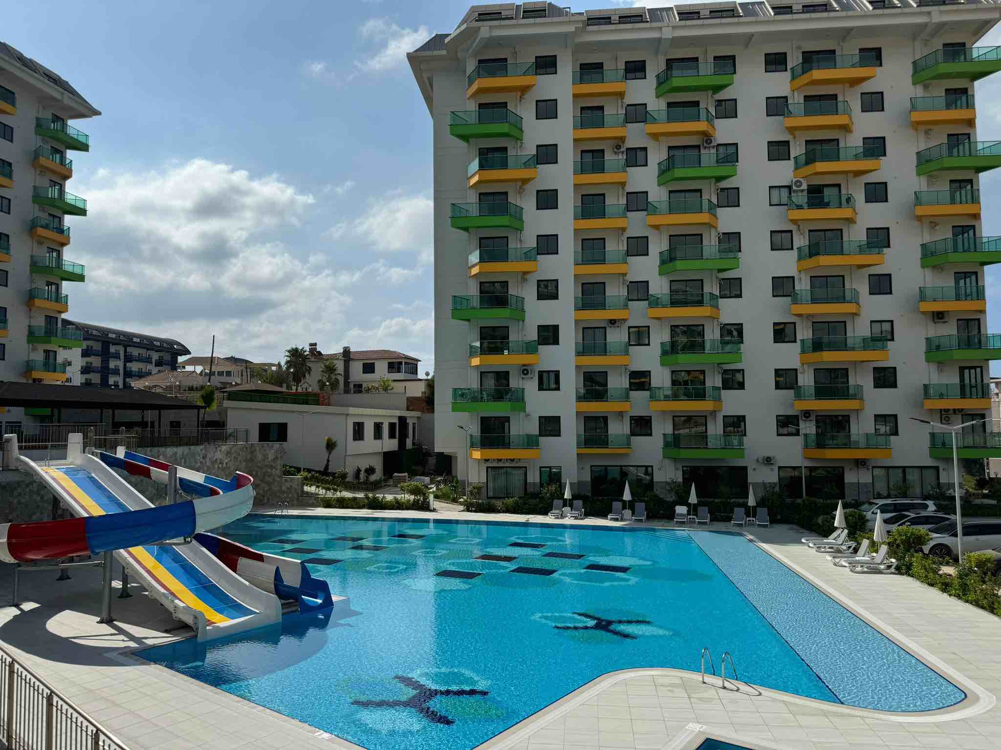 Eksklusiv skogsrandbolig i Avsallar med omfattende velvære og havutsikt