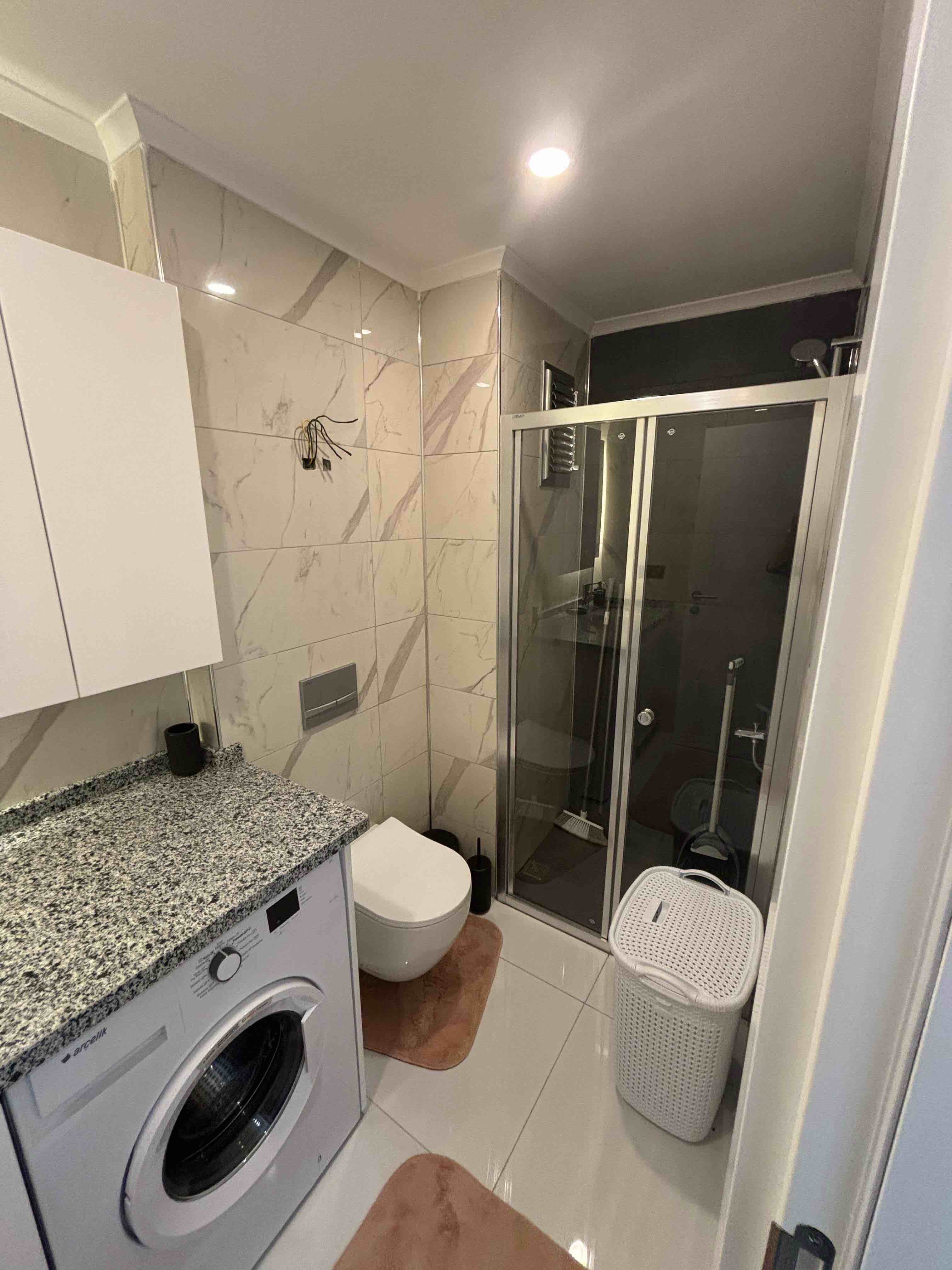 Eksklusiv skogsrandbolig i Avsallar med omfattende velvære og havutsikt