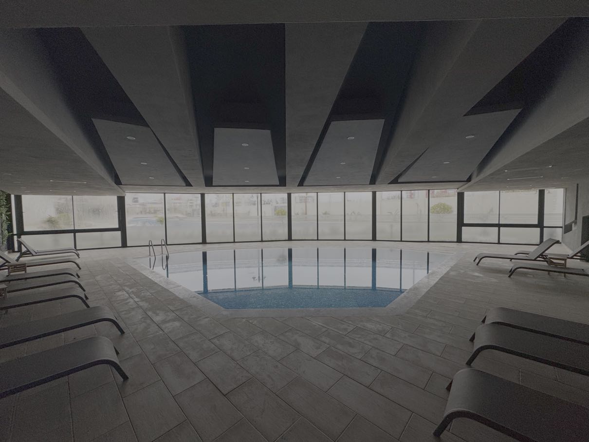 Moderni perheasunto Payallarissa – laajat mukavuudet perheille