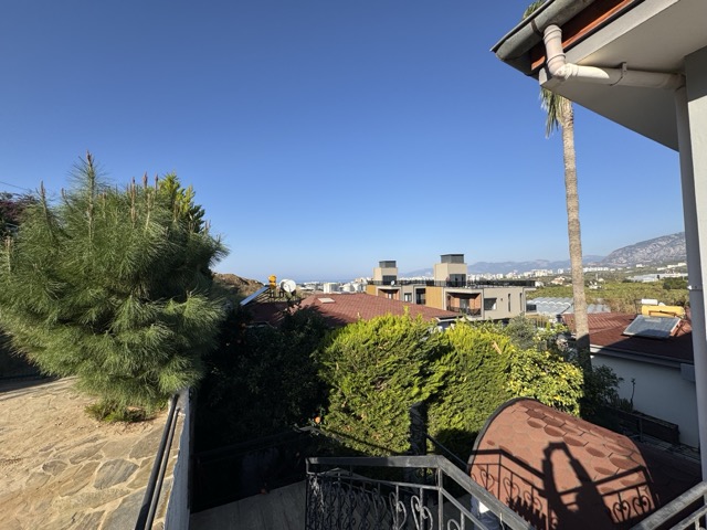 Alanya Kargıcak'ta Bahçeli ve Eşyalı Aile Villası