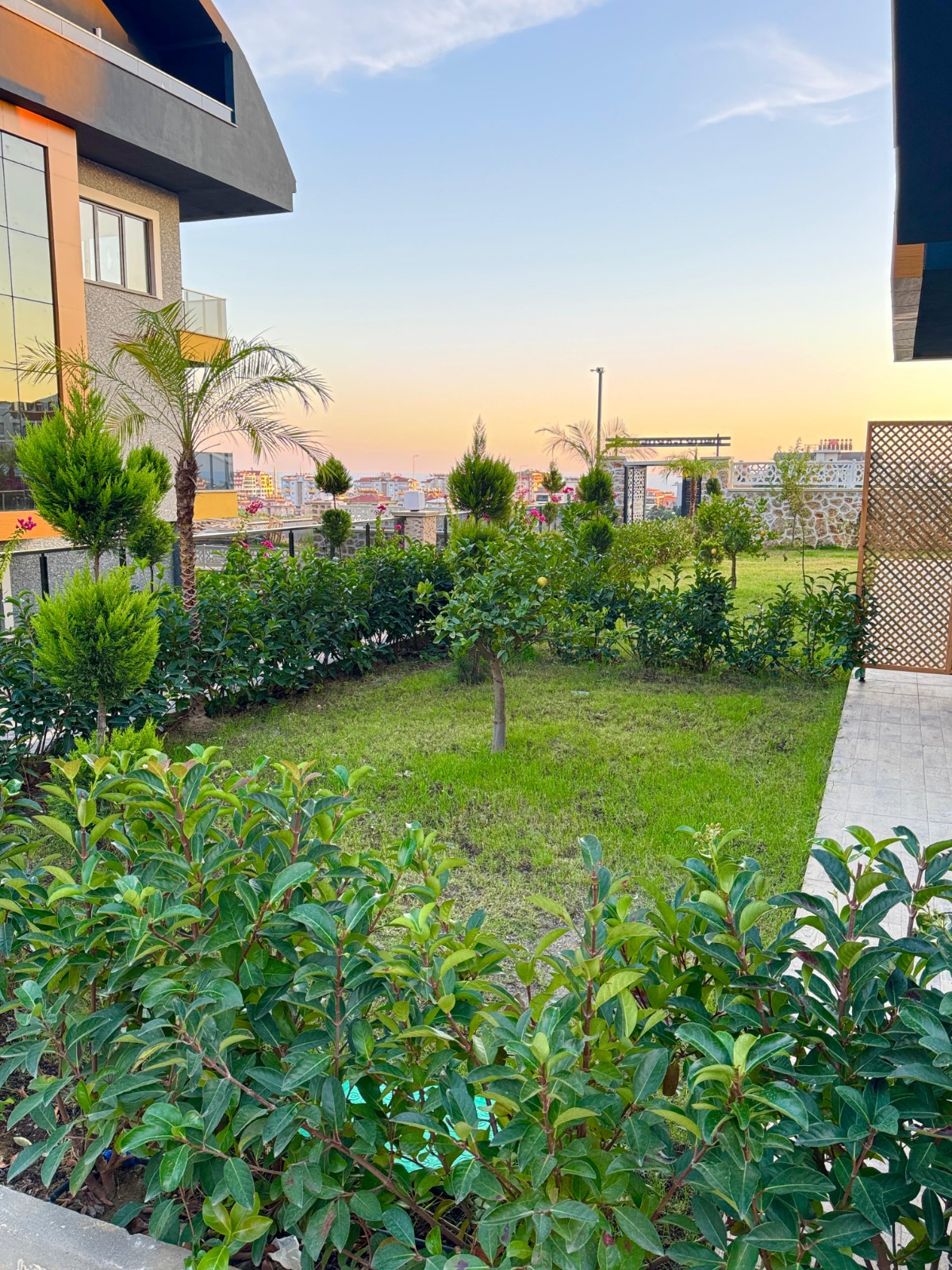 Spacious Modern Apartment for Sale in Hasbahce Alanya with Extensive Facilities