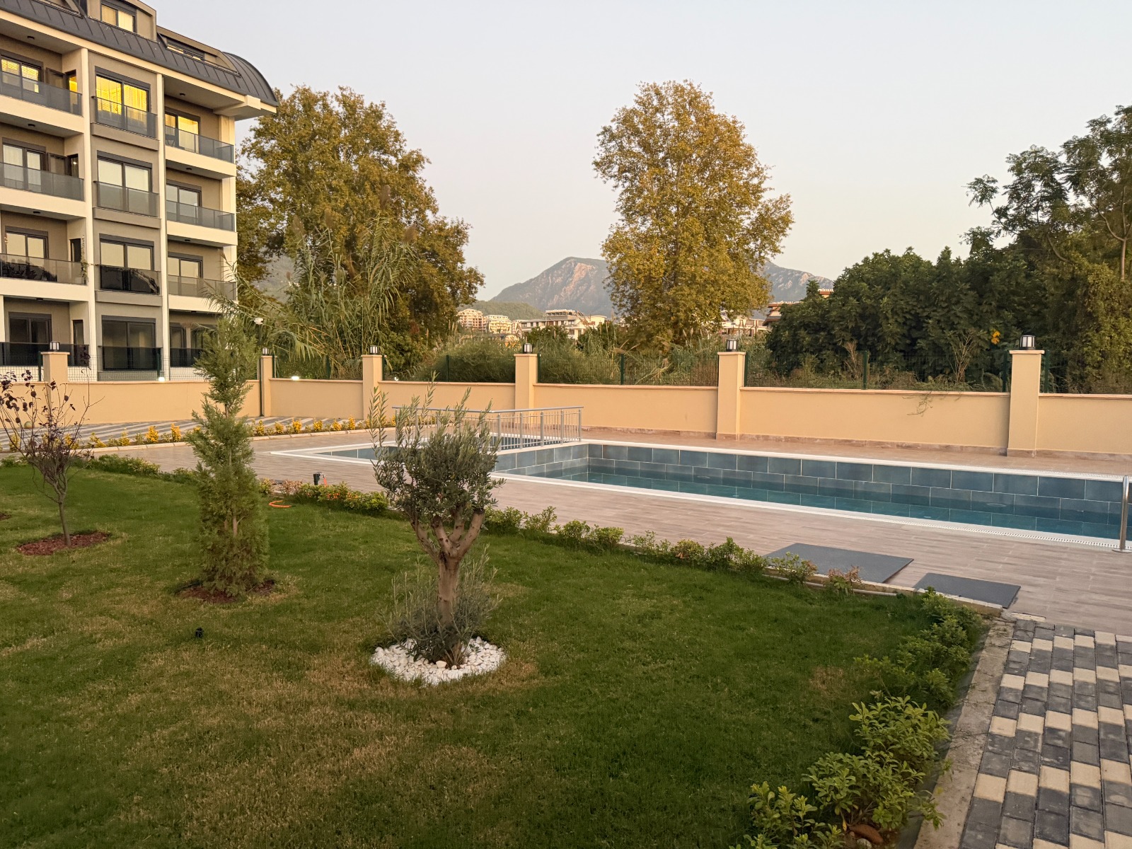 阿兰尼亚 Oba 区现代花园公寓：近医院，理想的全年居住投资选