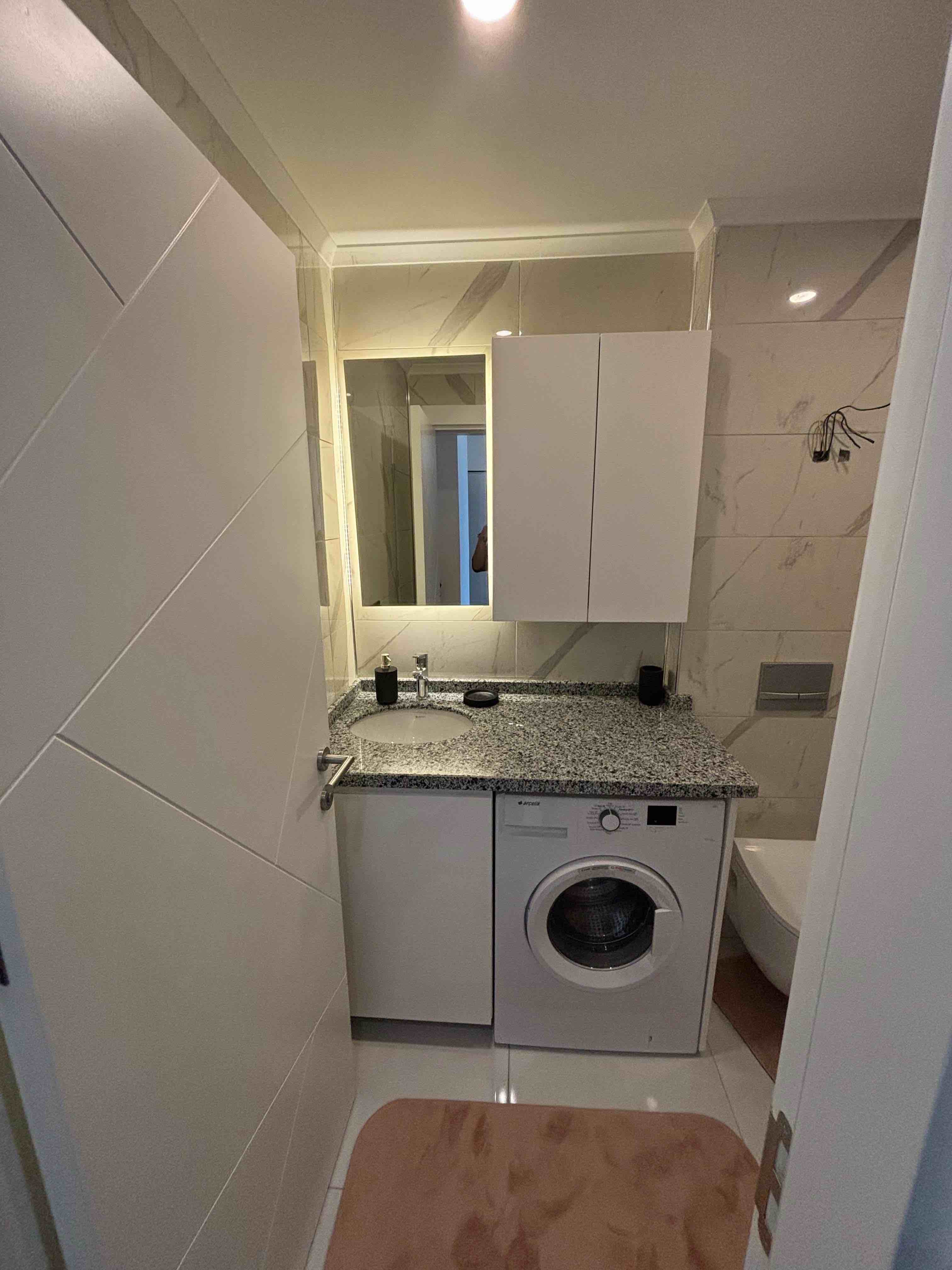 Eksklusiv skogsrandbolig i Avsallar med omfattende velvære og havutsikt