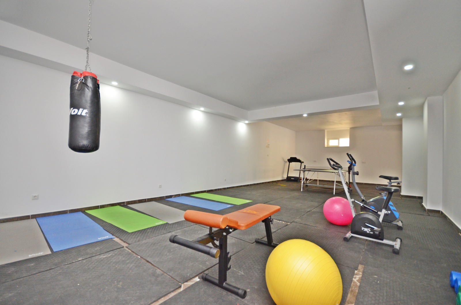 Просторная семейная квартира в Оба, Аланья, с садом и бассейном