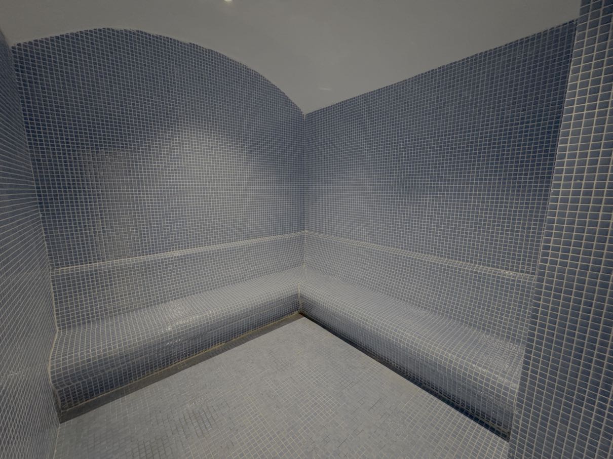 Moderni perheasunto Payallarissa – laajat mukavuudet perheille