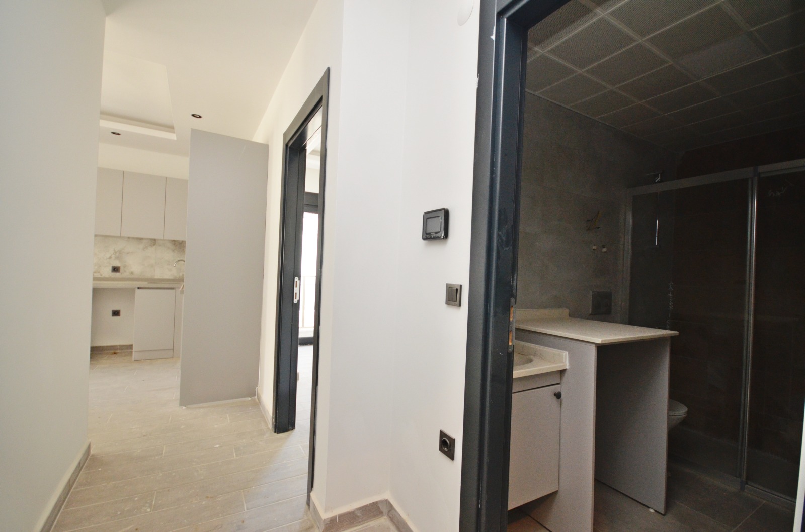 Mahmutlar Alanya'da Denize Yakın Modern 1+1 Satılık Daire