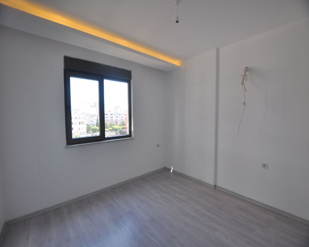 Moderni asunto myynnissä Mahmutlarissa, Alanyassa – Puutarhan ja palveluiden äärellä