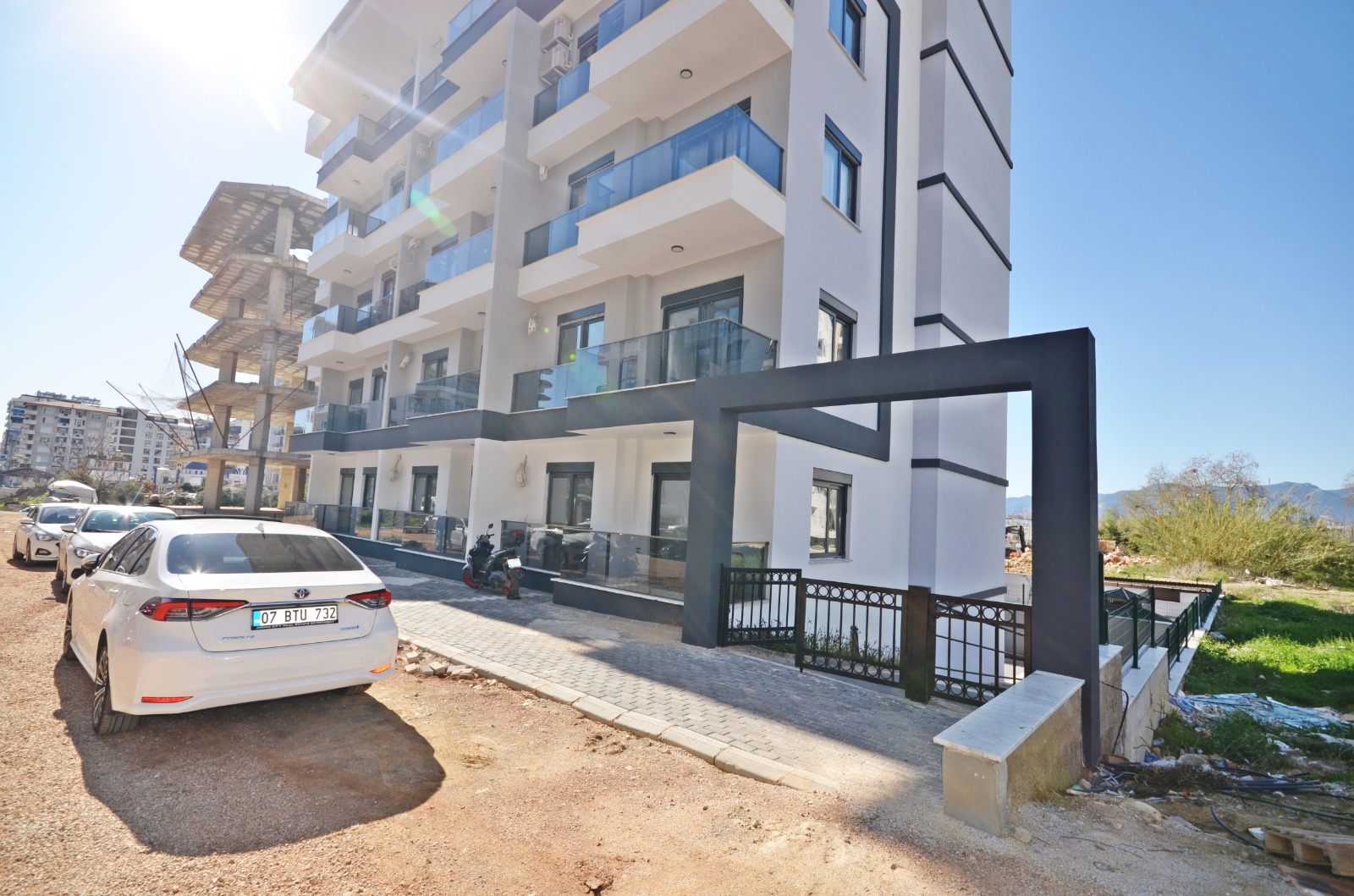 Mahmutlar Alanya'da Denize Yakın Modern 1+1 Satılık Daire
