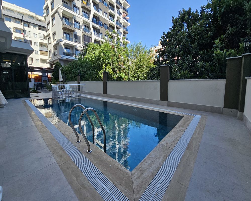 Moderni asunto myynnissä Mahmutlarissa, Alanyassa – Puutarhan ja palveluiden äärellä