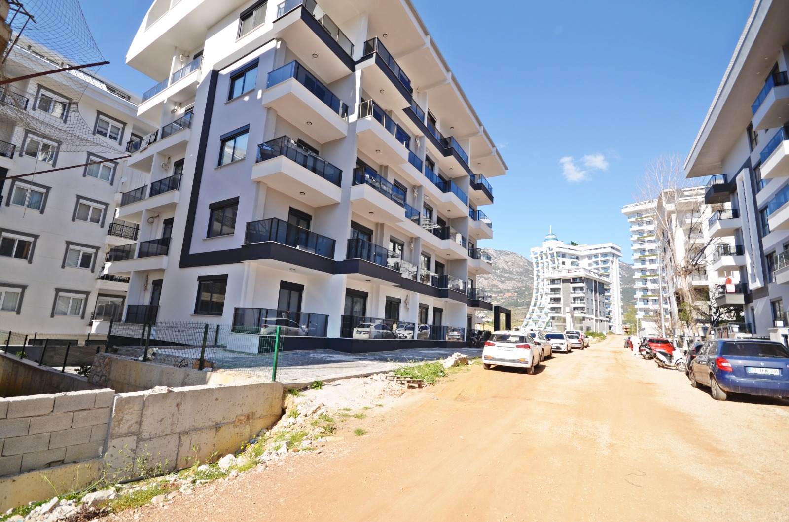 Mahmutlar Alanya'da Denize Yakın Modern 1+1 Satılık Daire