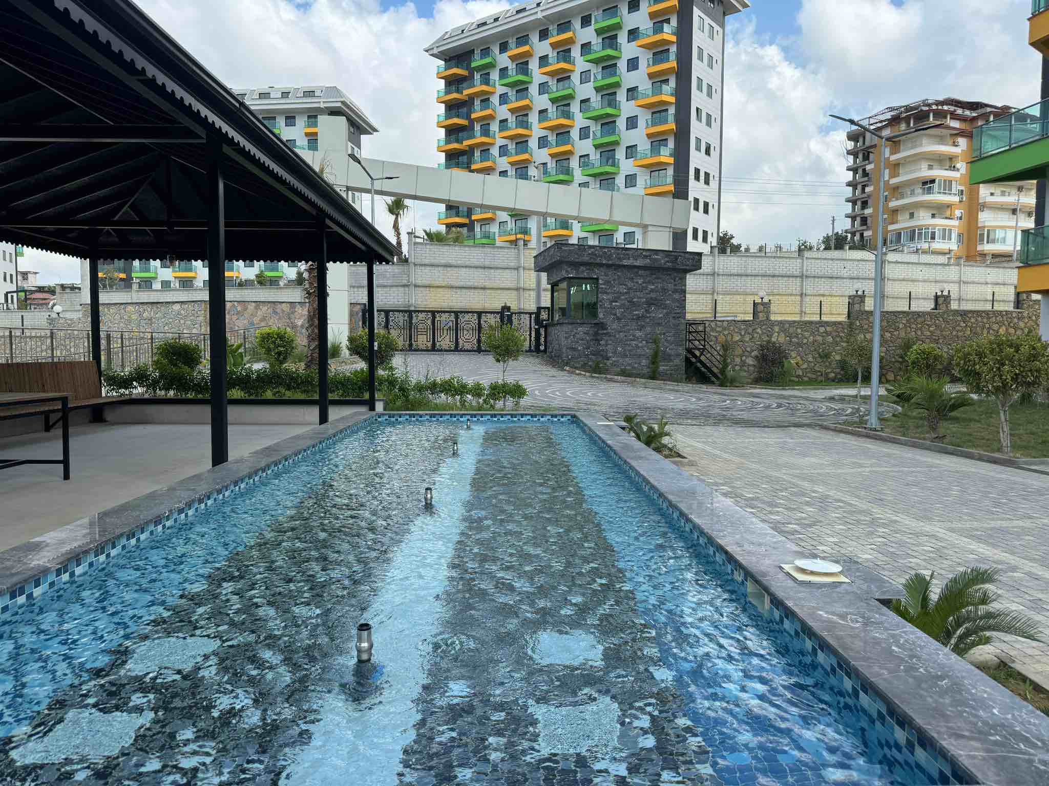 Eksklusiv skogsrandbolig i Avsallar med omfattende velvære og havutsikt