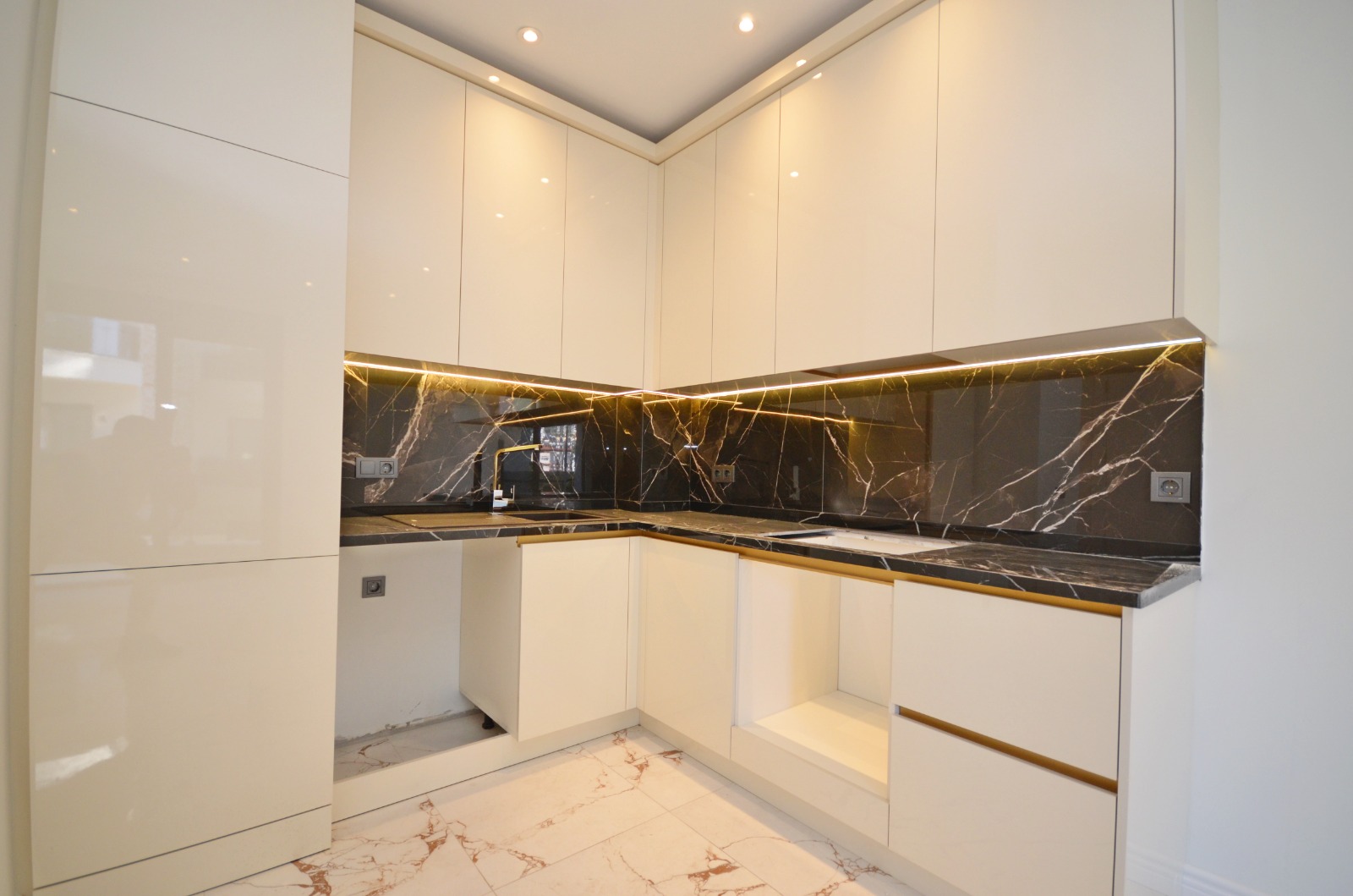 Moderne Residenz-Wohnung in Oba, Alanya mit exklusiven Annehmlichkeiten