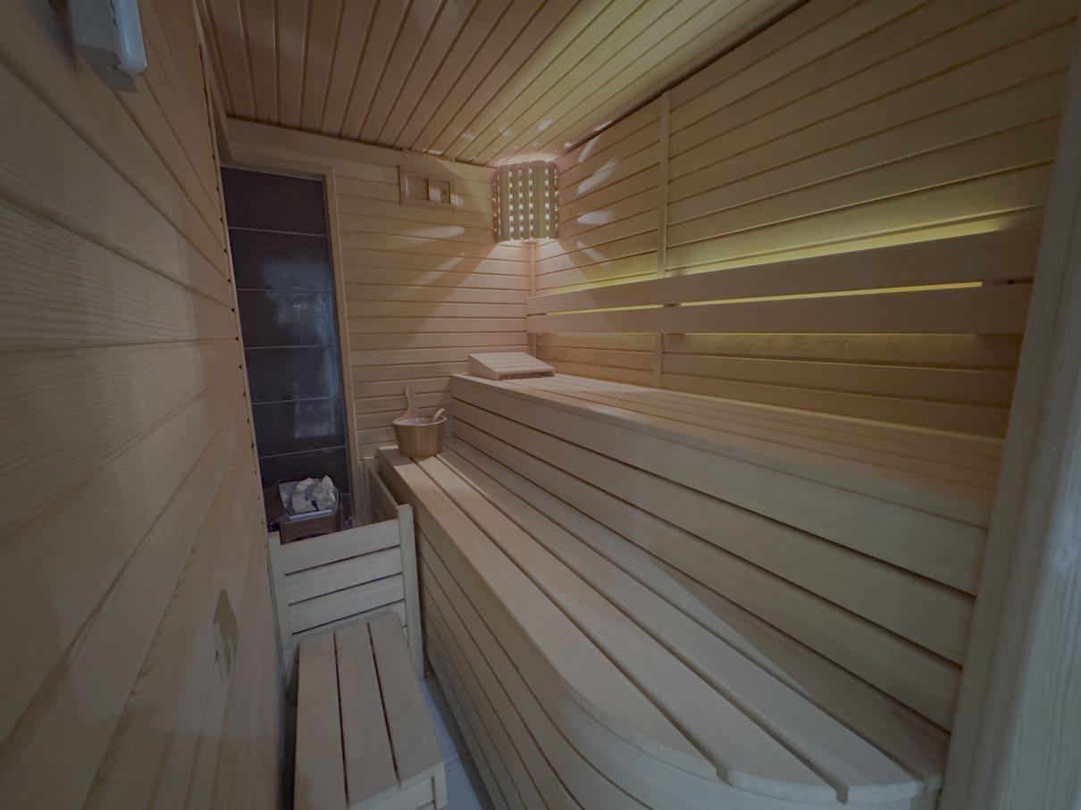 阿拉尼亚凯斯特尔豪华精装公寓出售，尊享私人桑拿与壁炉