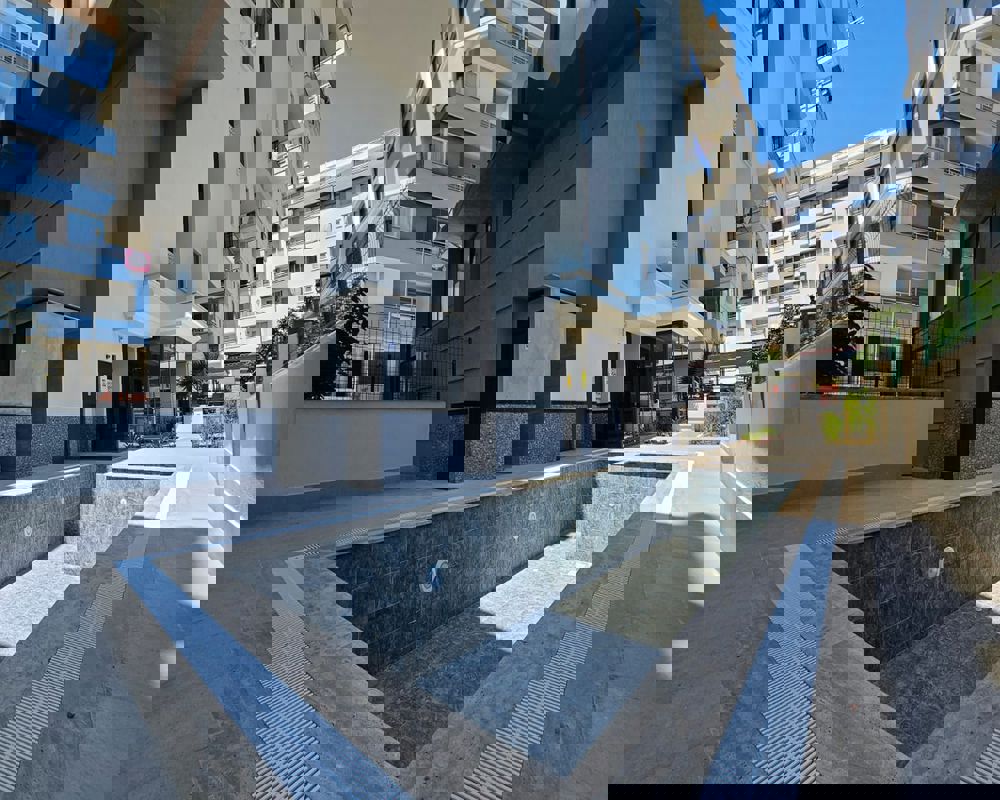 Moderni asunto myynnissä Mahmutlarissa, Alanyassa – Puutarhan ja palveluiden äärellä