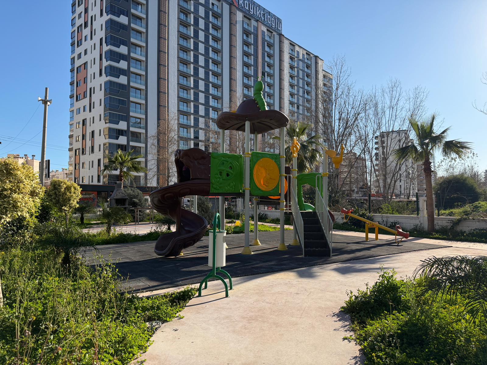 Квартира 1+1 в Мерсине: современный стиль и комфорт в 200м от моря