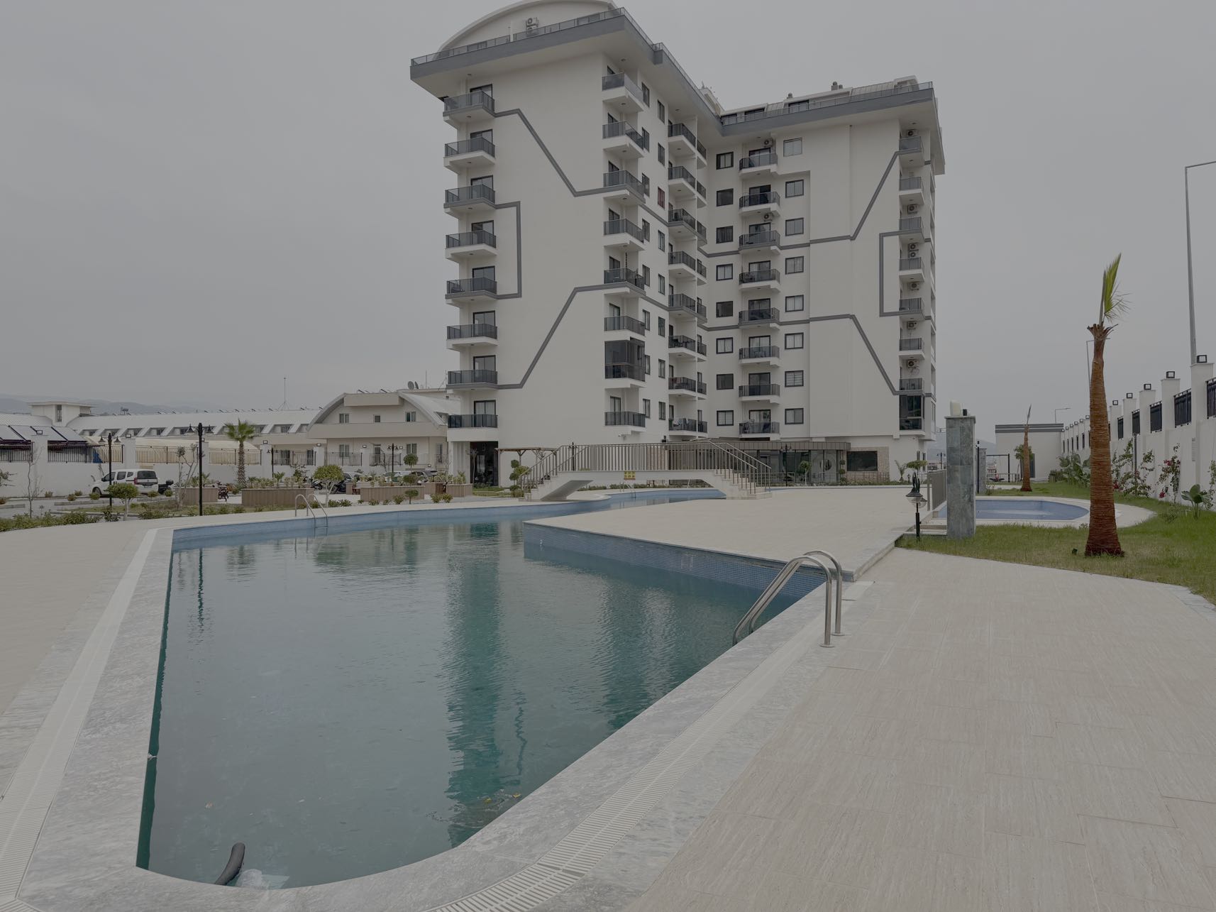 Moderni perheasunto Payallarissa – laajat mukavuudet perheille