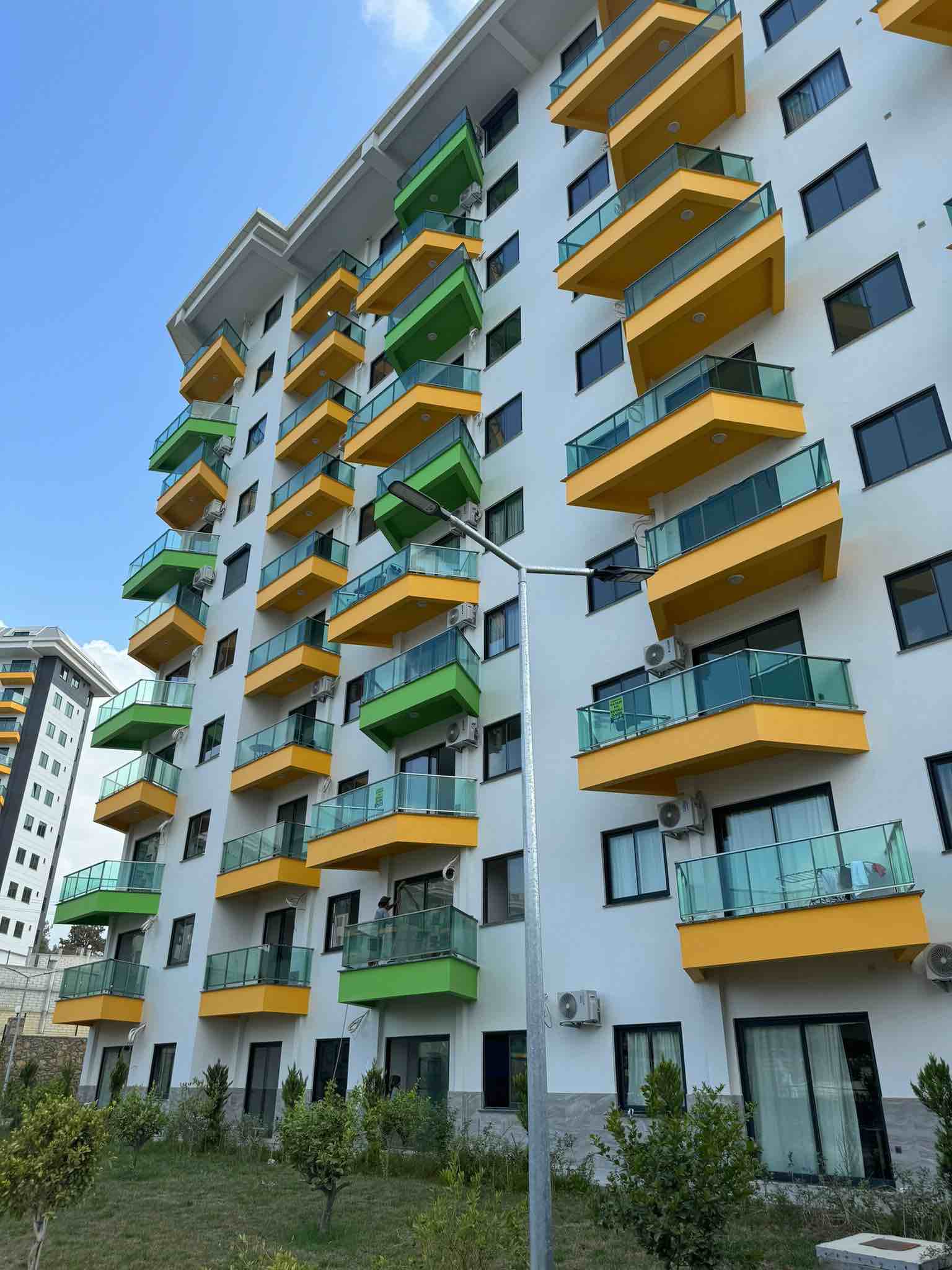 Eksklusiv skogsrandbolig i Avsallar med omfattende velvære og havutsikt