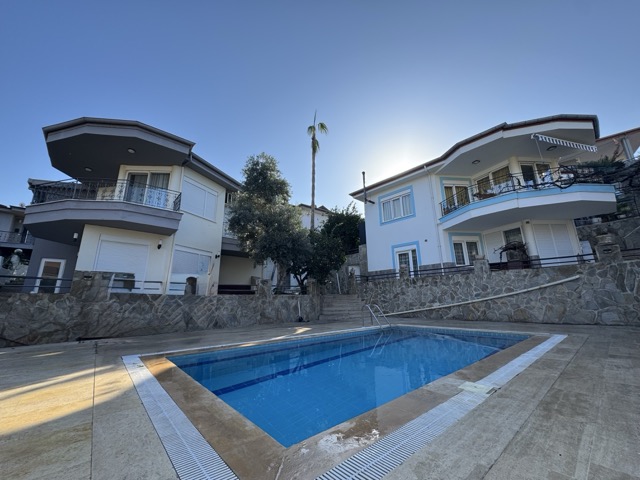 Alanya Kargıcak'ta Bahçeli ve Eşyalı Aile Villası