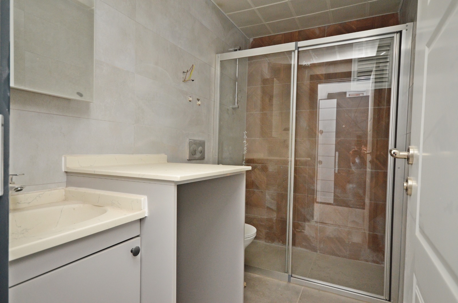 Mahmutlar Alanya'da Denize Yakın Modern 1+1 Satılık Daire