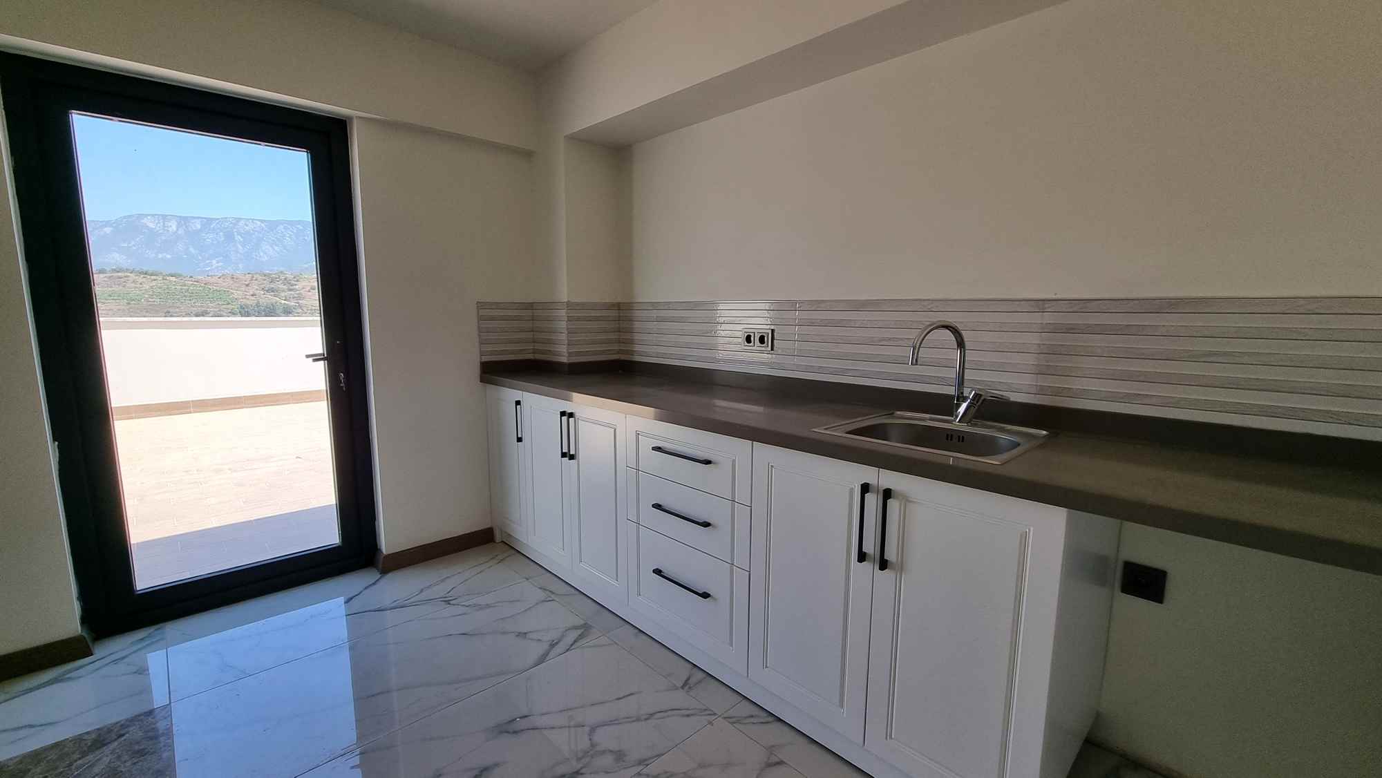 Møbleret duplex-lejlighed med privat have i Kargicak