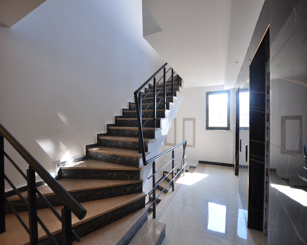 Moderni asunto myynnissä Mahmutlarissa, Alanyassa – Puutarhan ja palveluiden äärellä