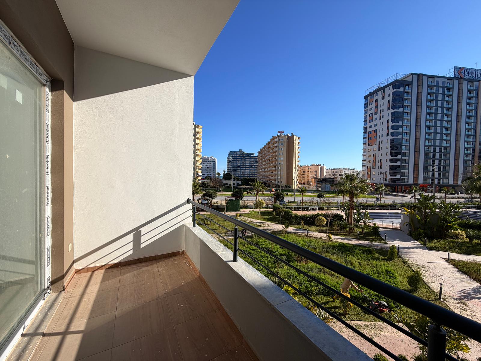 Moderne 1+1 lejlighed til salg i Mersin Tomuk nær havet