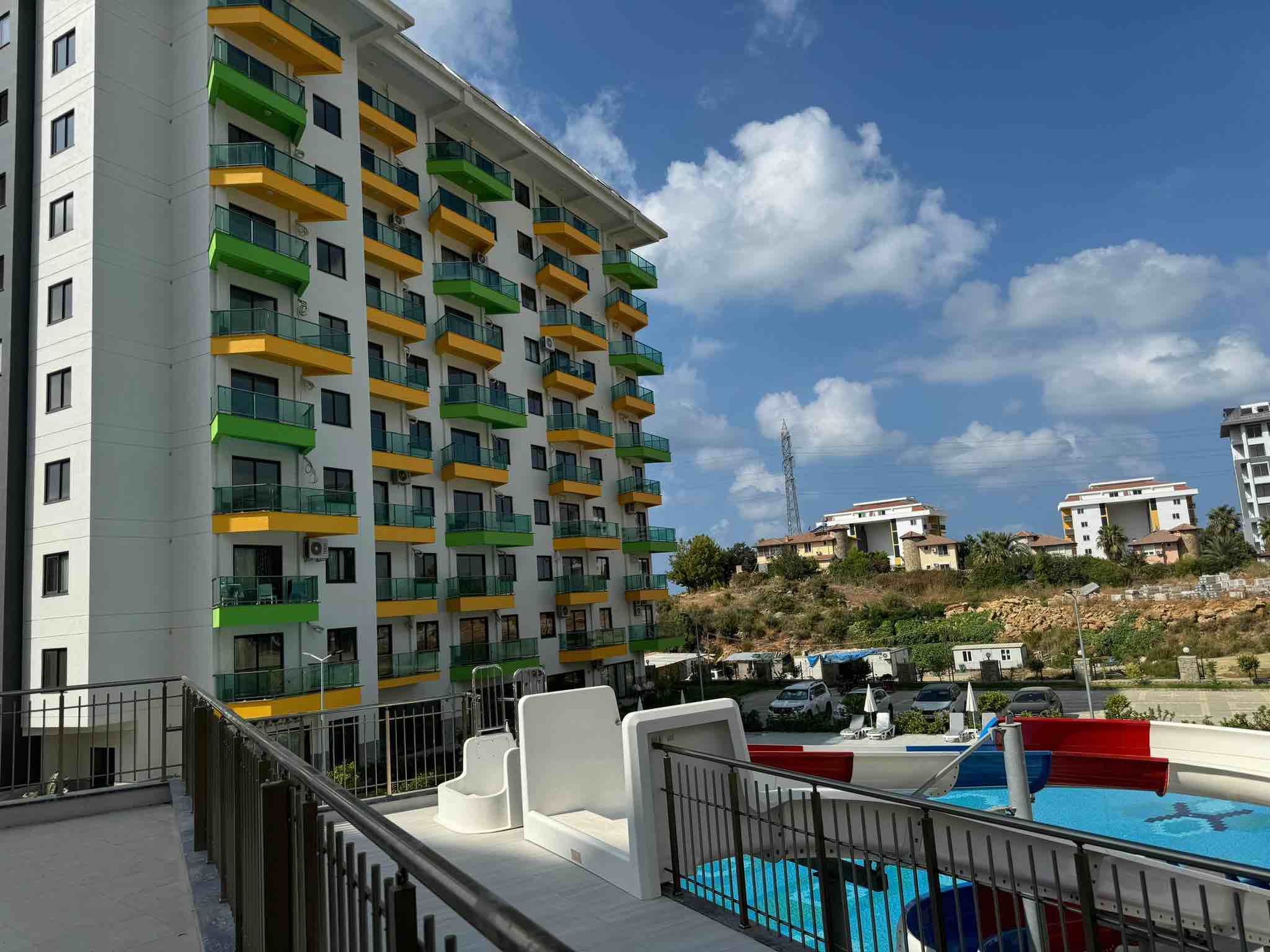 Eksklusiv skogsrandbolig i Avsallar med omfattende velvære og havutsikt