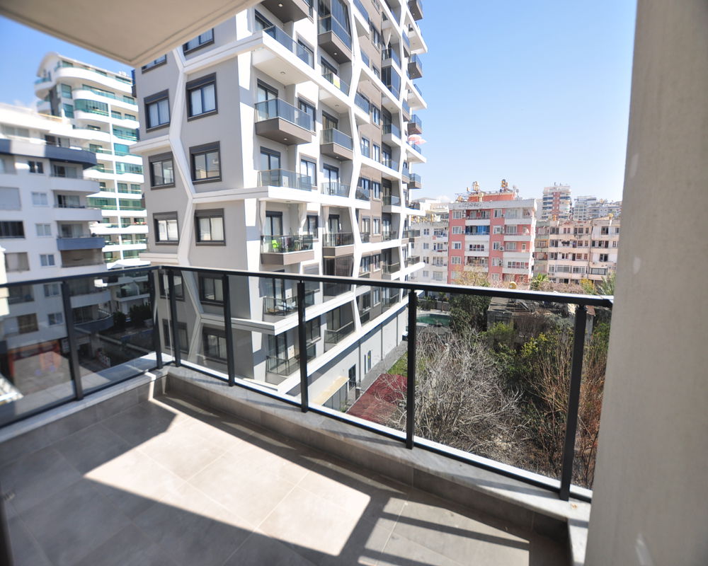 Moderni asunto myynnissä Mahmutlarissa, Alanyassa – Puutarhan ja palveluiden äärellä