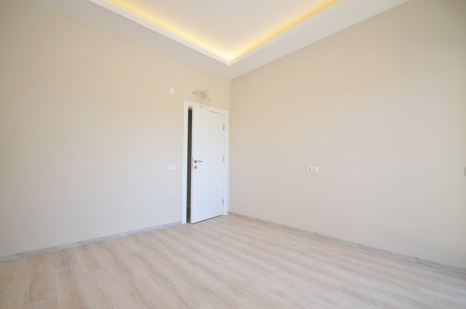 Просторная семейная квартира в Оба, Аланья, с садом и бассейном