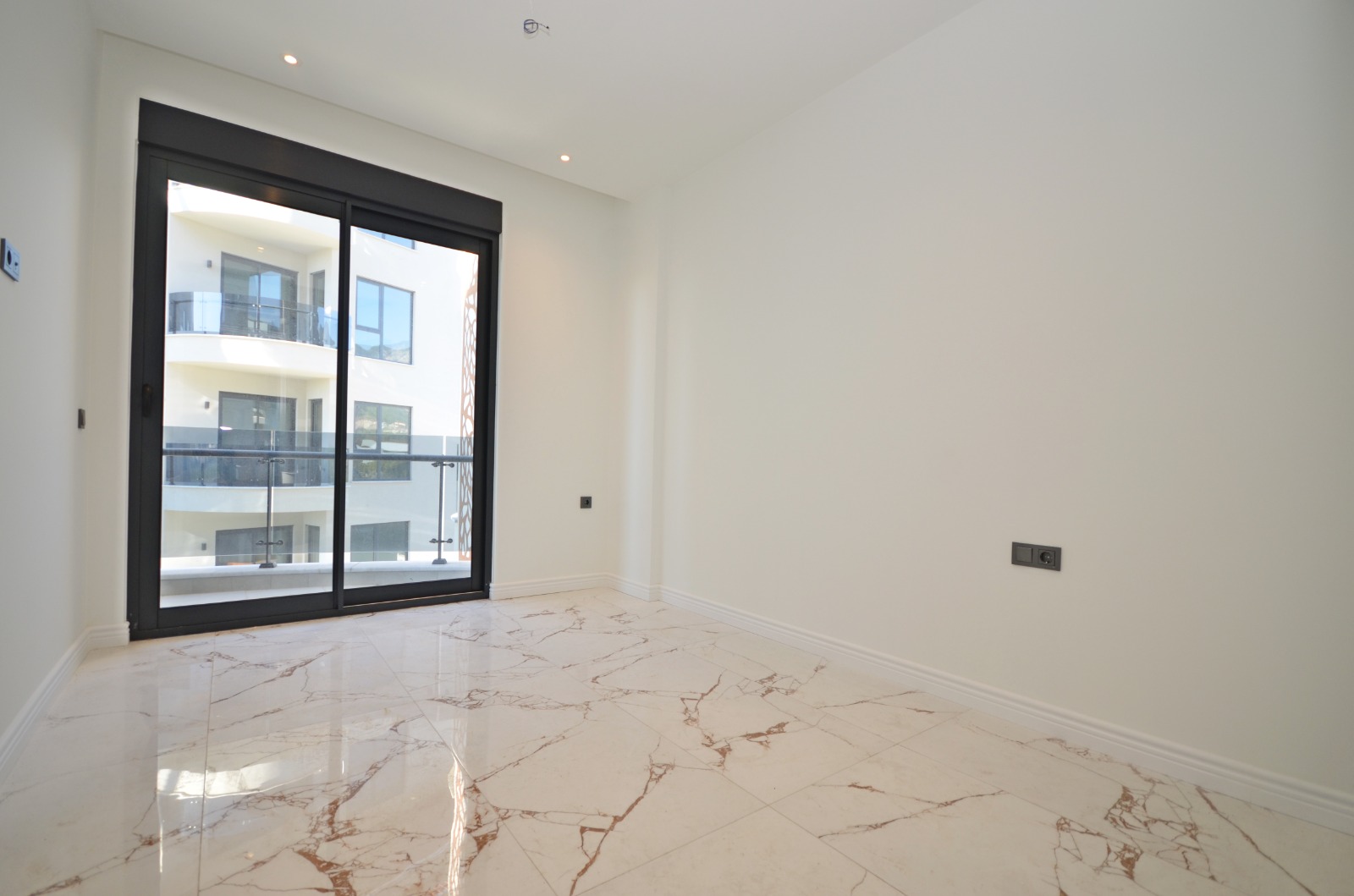 Moderne Residenz-Wohnung in Oba, Alanya mit exklusiven Annehmlichkeiten