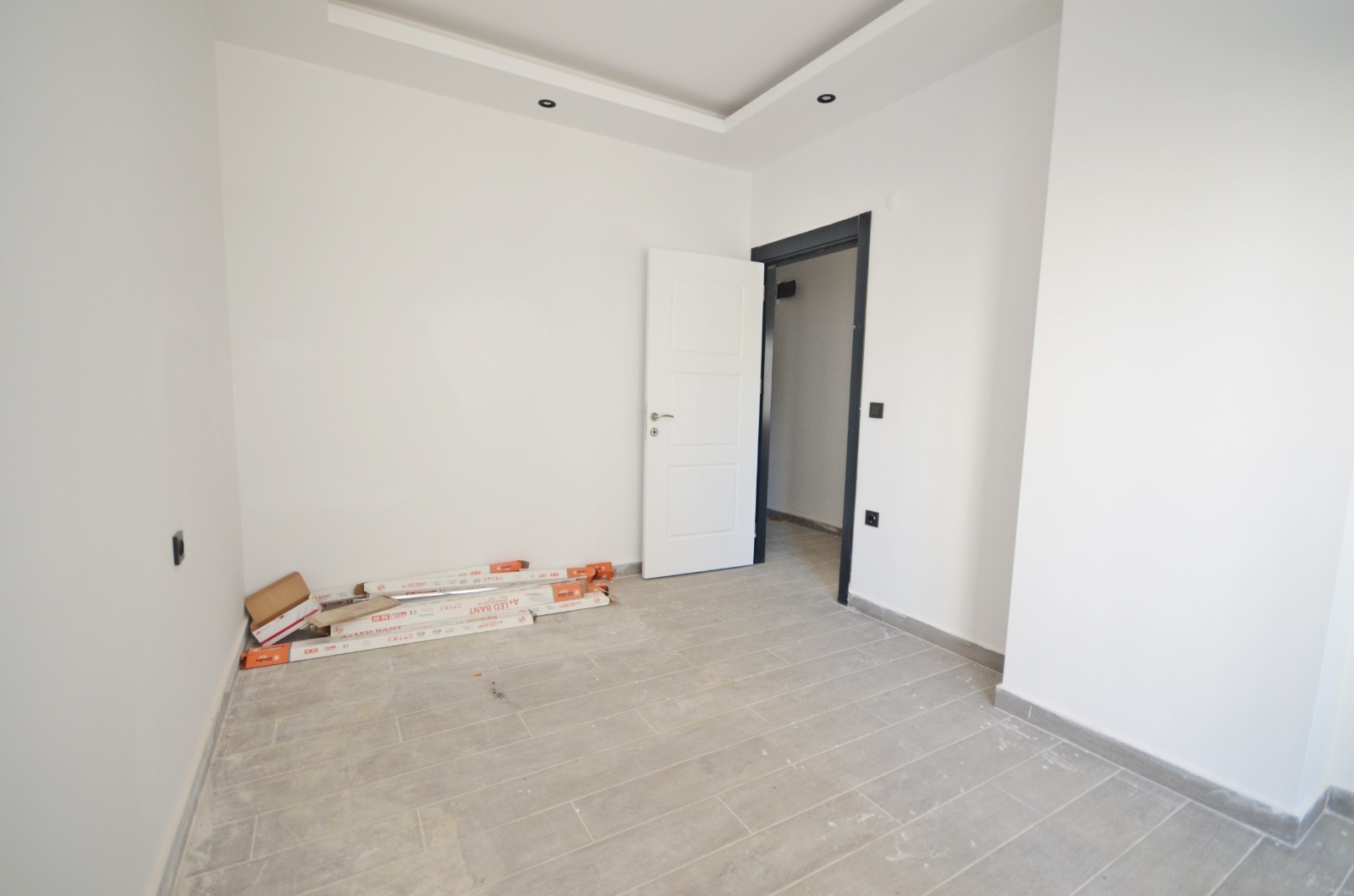 Mahmutlar Alanya'da Denize Yakın Modern 1+1 Satılık Daire