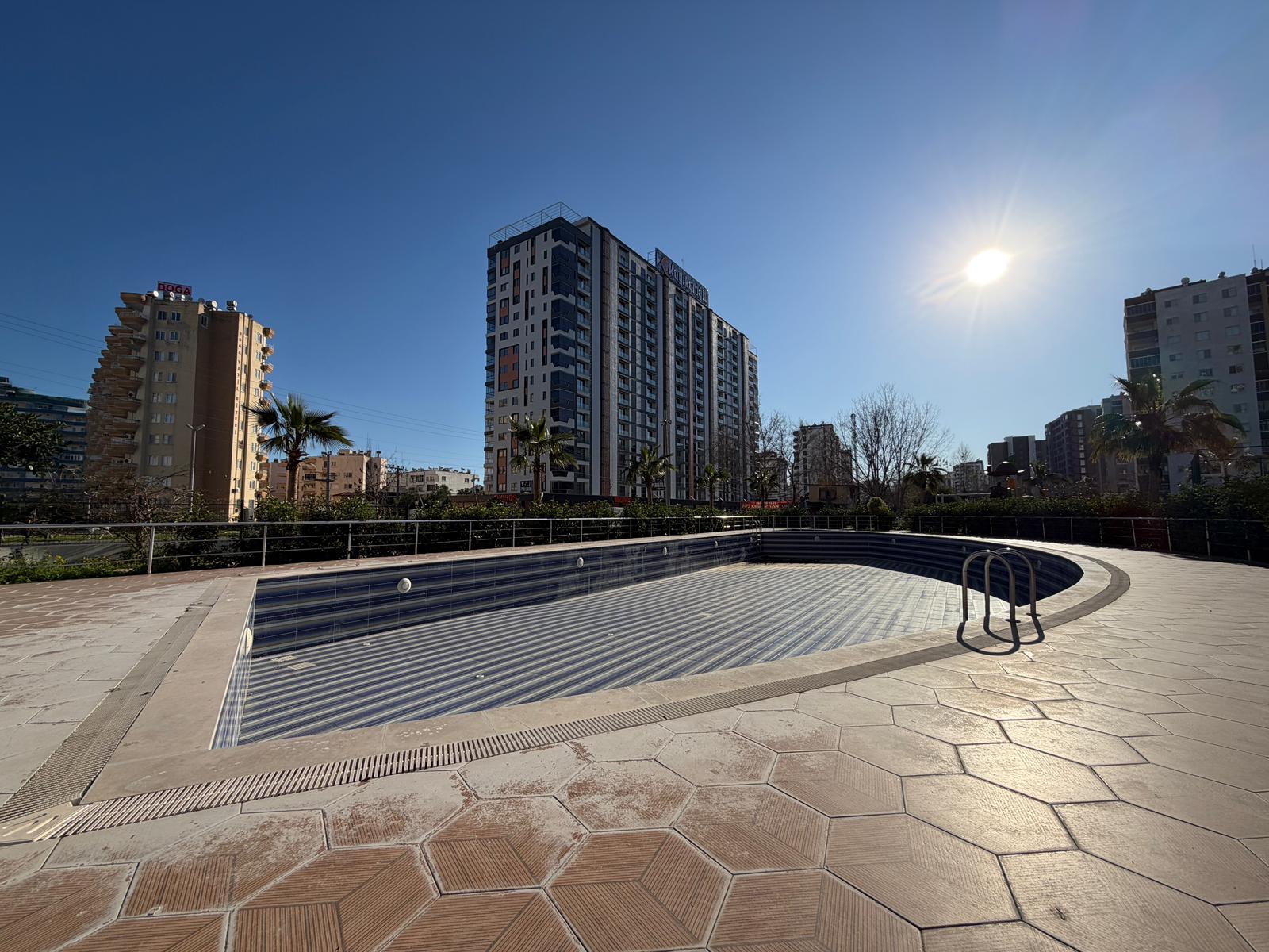 Moderne 1+1 lejlighed til salg i Mersin Tomuk nær havet