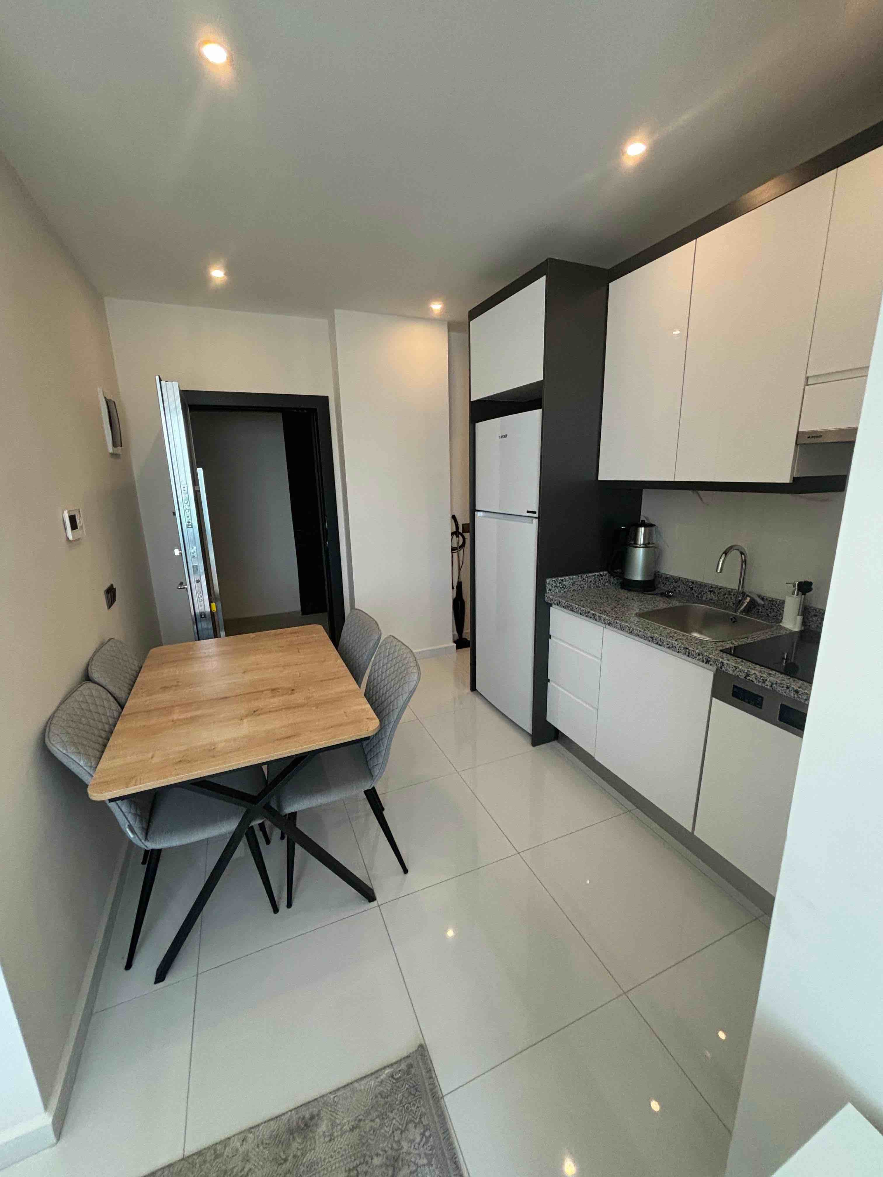 Eksklusiv skogsrandbolig i Avsallar med omfattende velvære og havutsikt