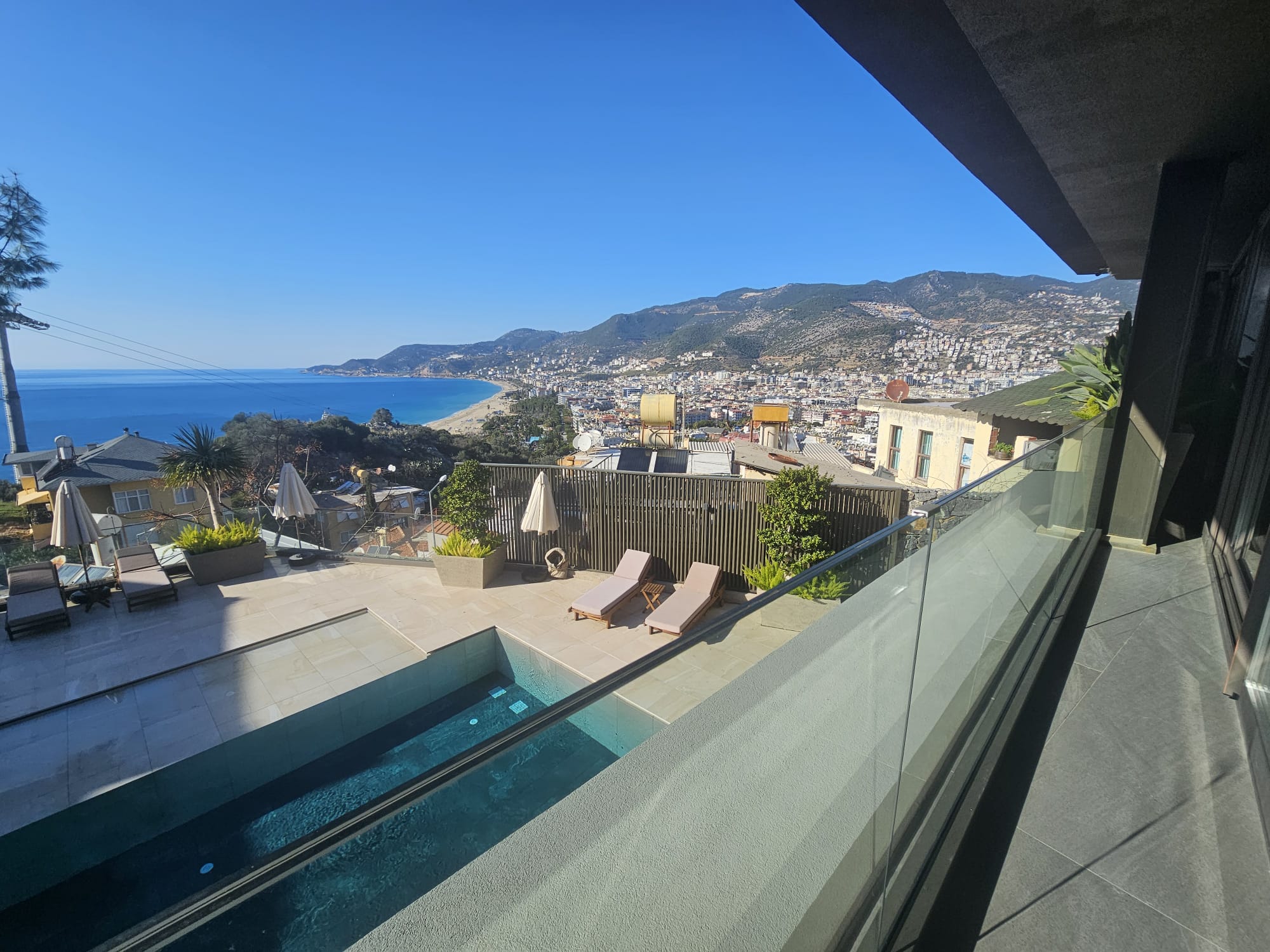 Elegant Lägenhet i Centrala Alanya – Havsnära och Modern