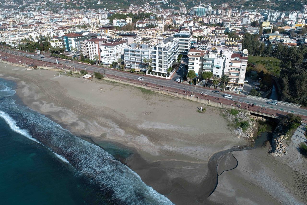 Contemporary Coastal Residence for Sale in Alanya Centrum with Extensive Facilities