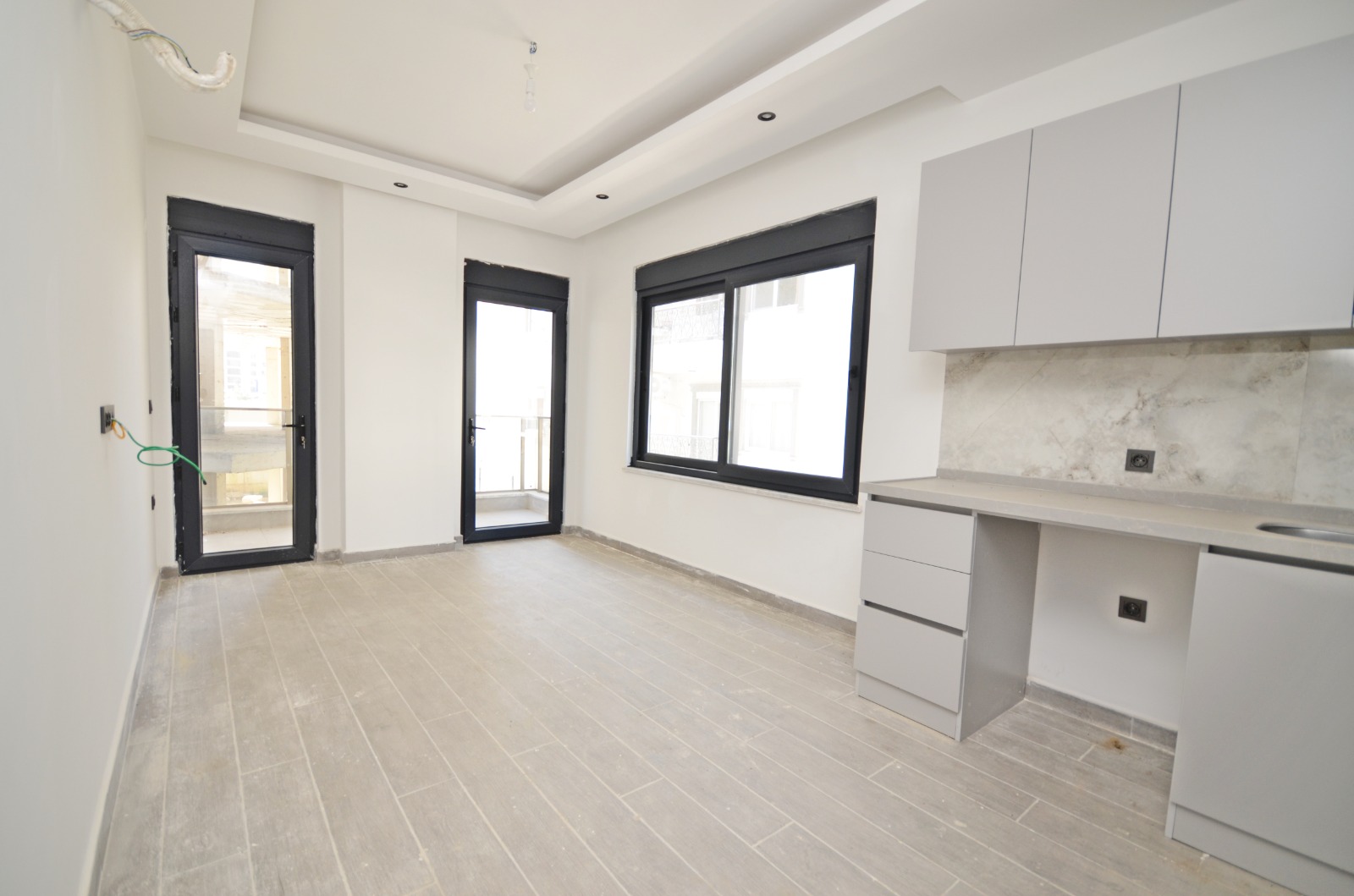 Mahmutlar Alanya'da Denize Yakın Modern 1+1 Satılık Daire