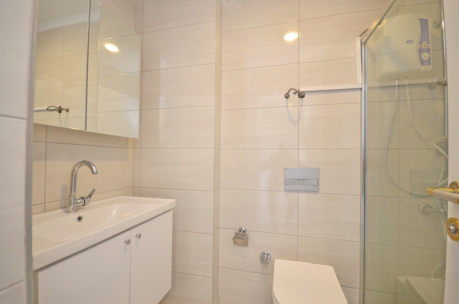 Сучасна Квартира в Паялларі, Аланія: Сімейна Резиденція з Розкішним Садом