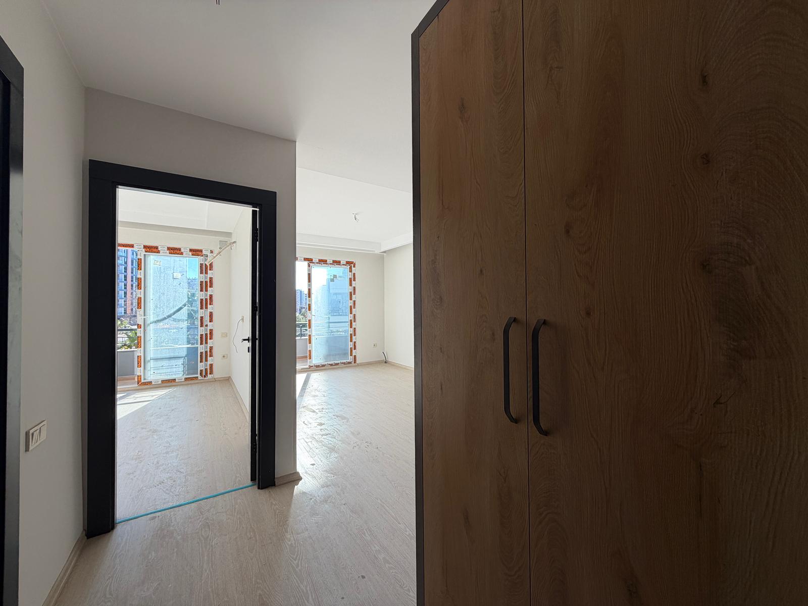 Moderne 1+1 lejlighed til salg i Mersin Tomuk nær havet