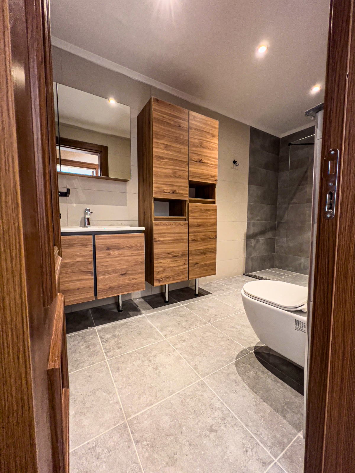 Spacious Modern Apartment for Sale in Hasbahce Alanya with Extensive Facilities