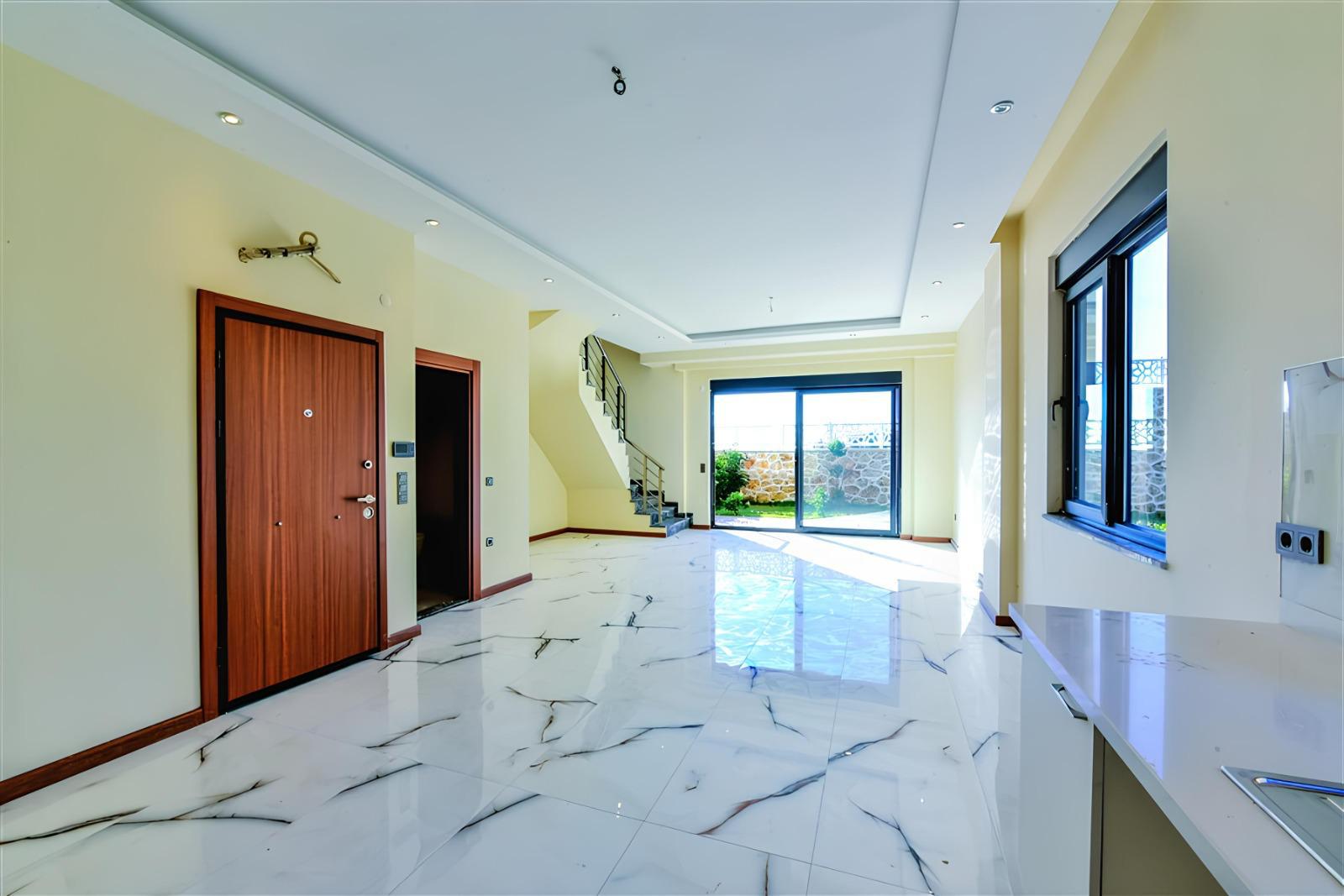 Spacious Modern Apartment for Sale in Hasbahce Alanya with Extensive Facilities