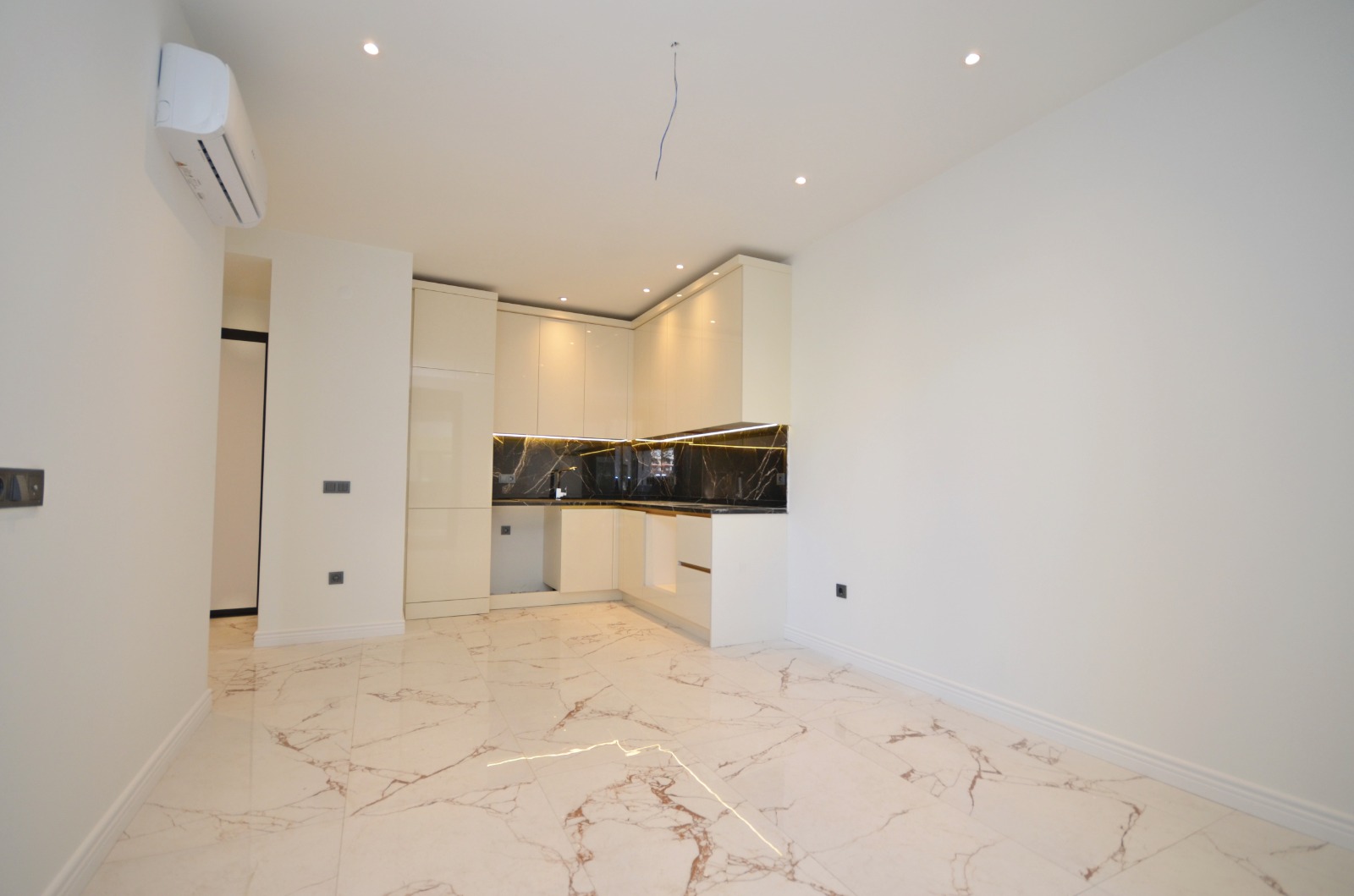 Moderne Residenz-Wohnung in Oba, Alanya mit exklusiven Annehmlichkeiten